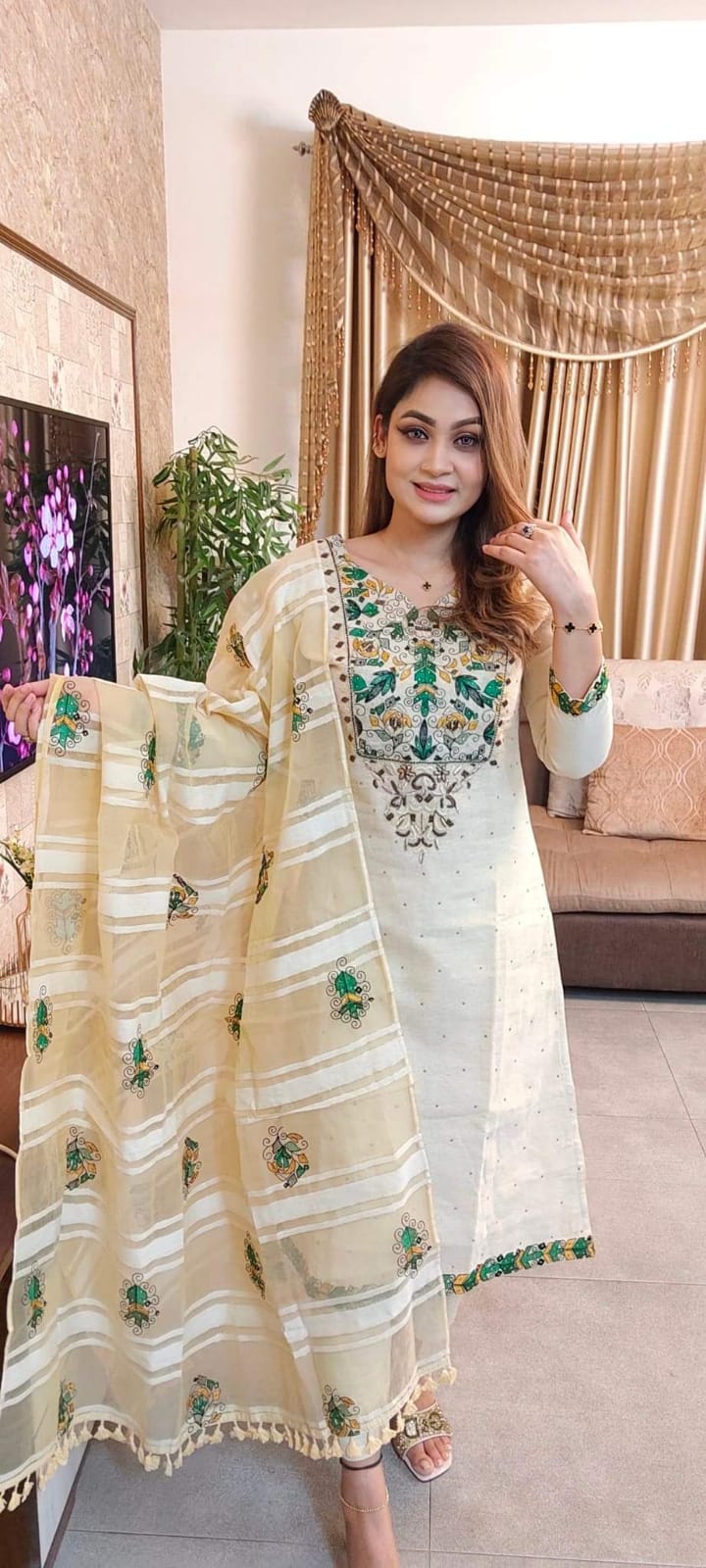 আনস্টিজ স্ক্রিন প্রিন্ট থ্রি-পিস