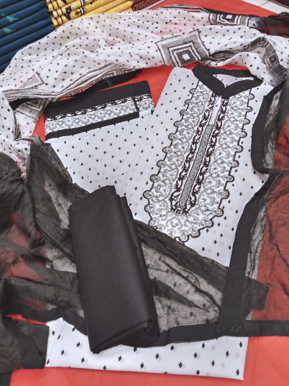 বুটিকস থ্রি পিস