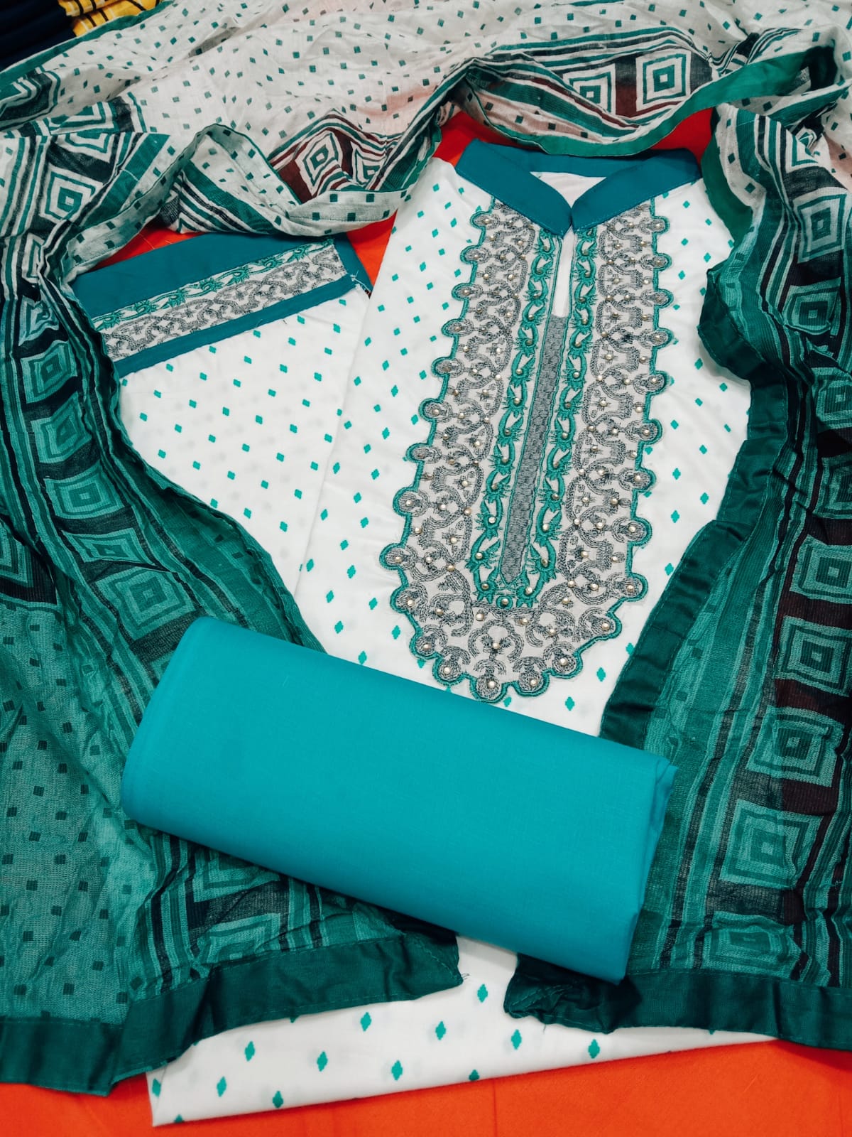 বুটিকস থ্রি পিস