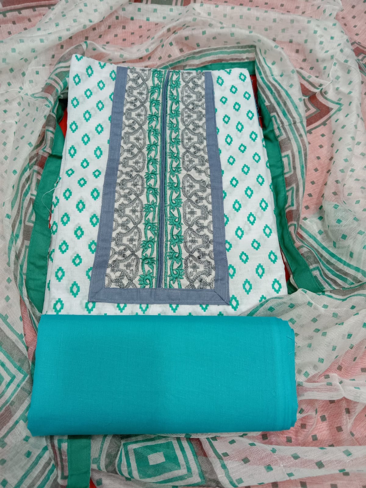 বুটিকস থ্রি পিস