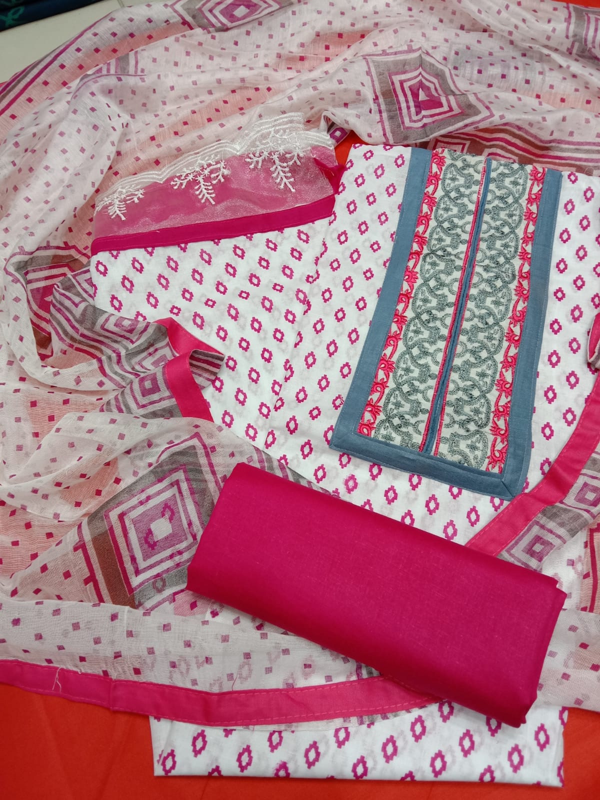 বুটিকস থ্রি পিস