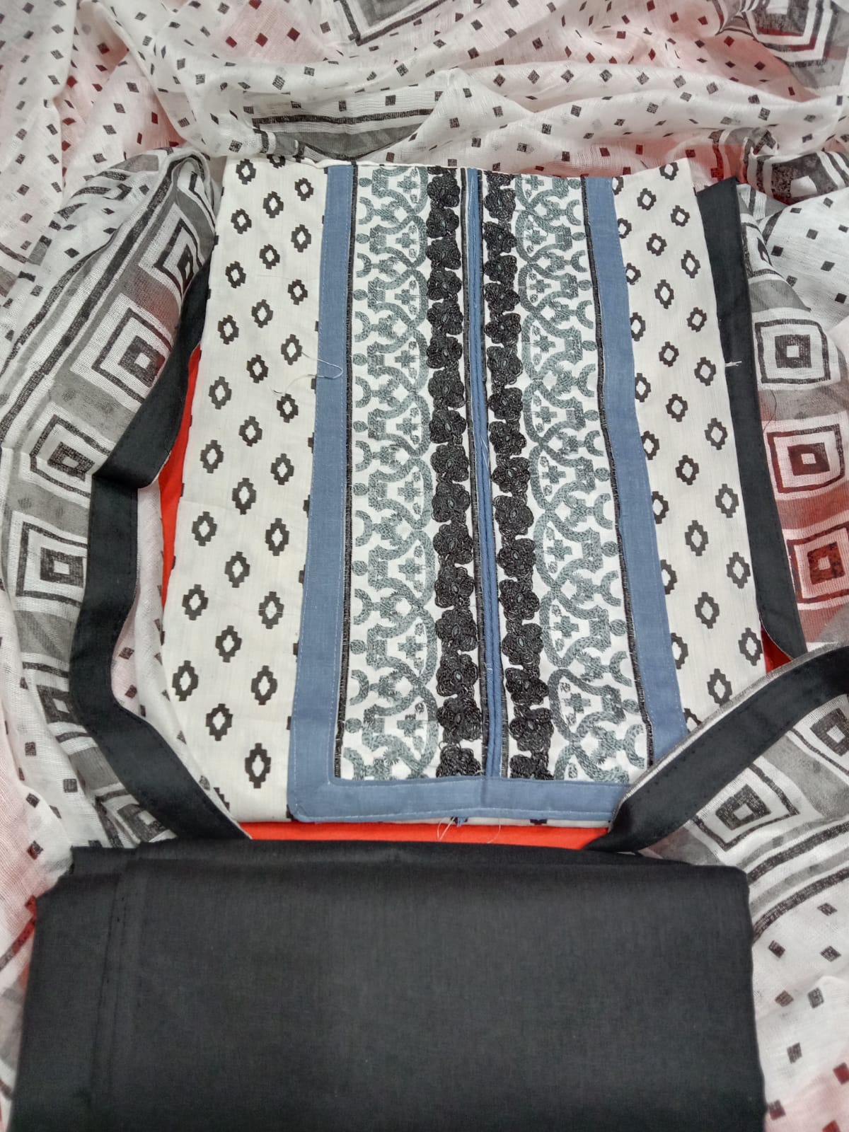 বুটিকস থ্রি পিস