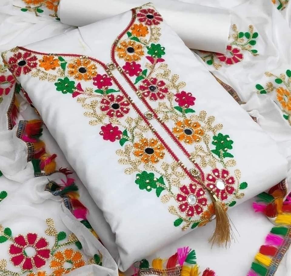 কাশ্মীরী আড়ি এম্ব্রডারী থ্রি-পিচ।