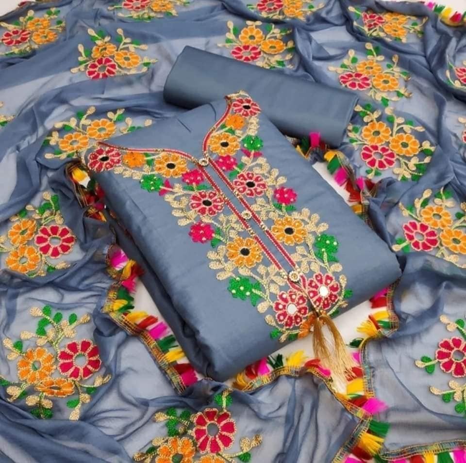 কাশ্মীরী আড়ি এম্ব্রডারী থ্রি-পিচ।