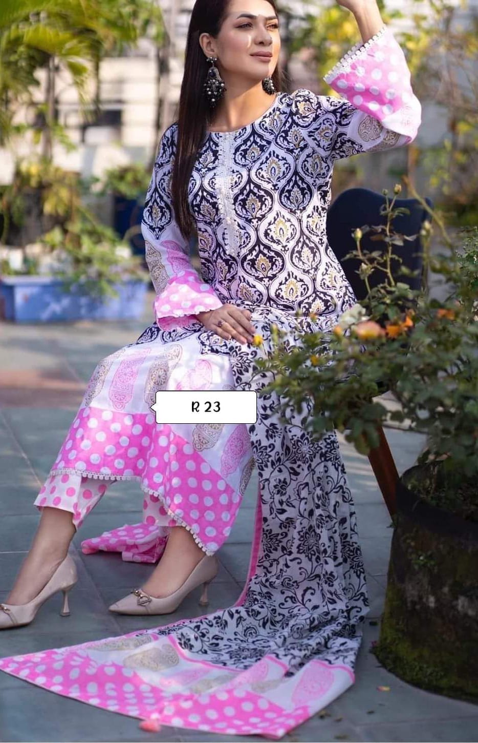 আনস্টিচ থ্রি পিস