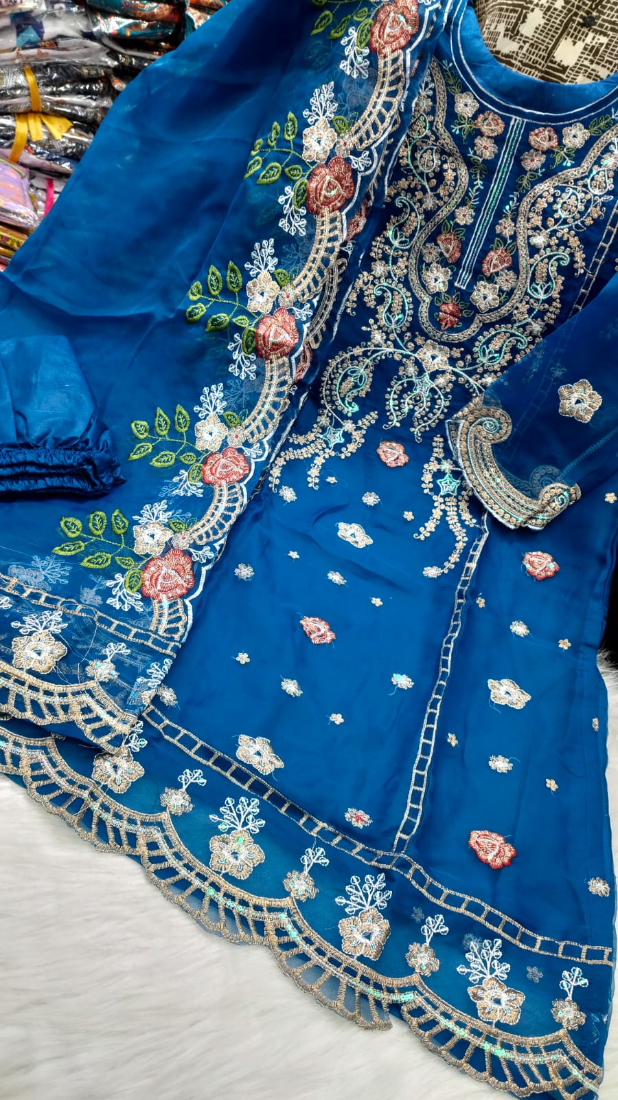 Pakistani Design 4-Piece Sada Bahar Tissue Set