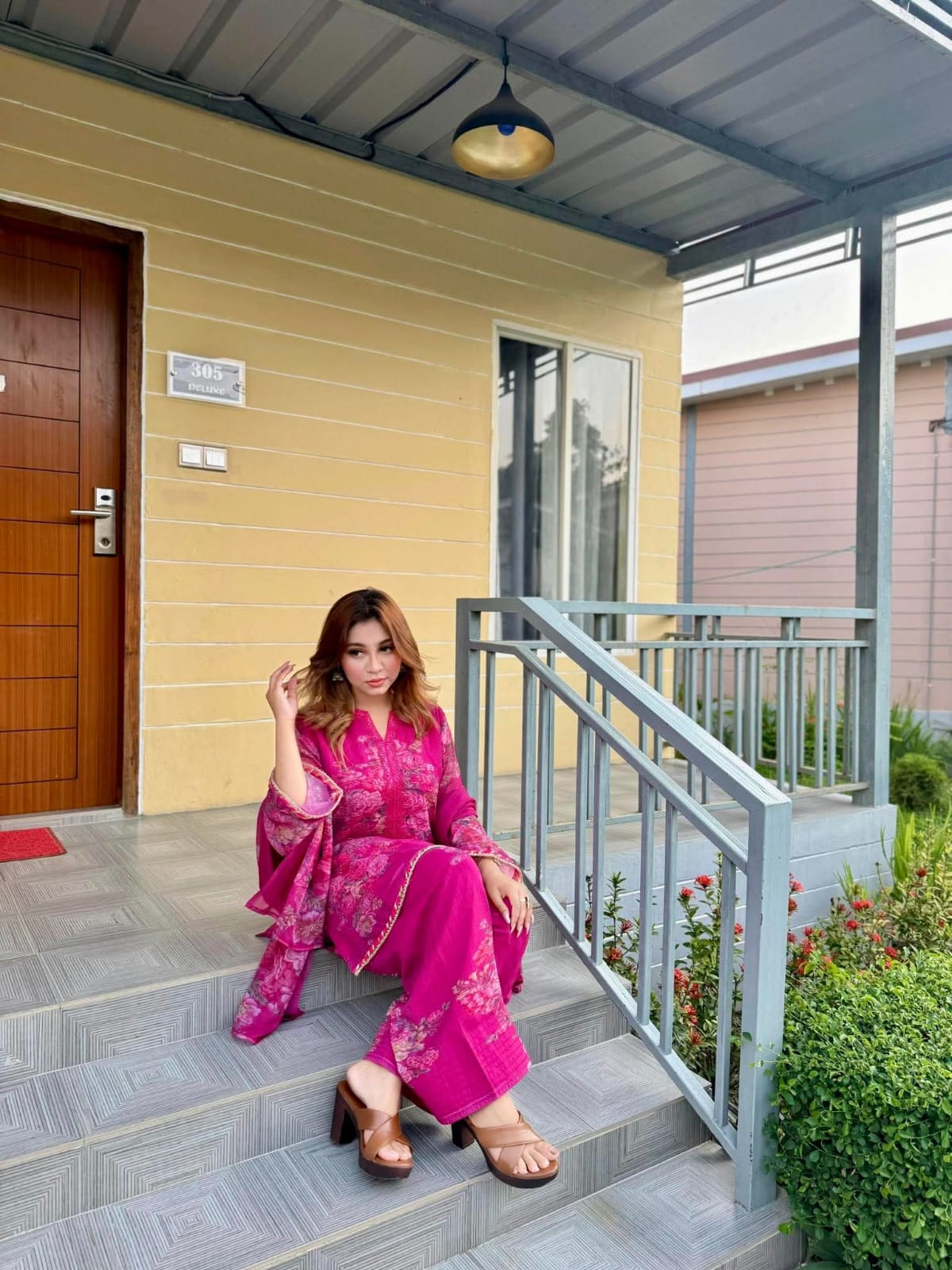 White Gold Georgette Three Piece