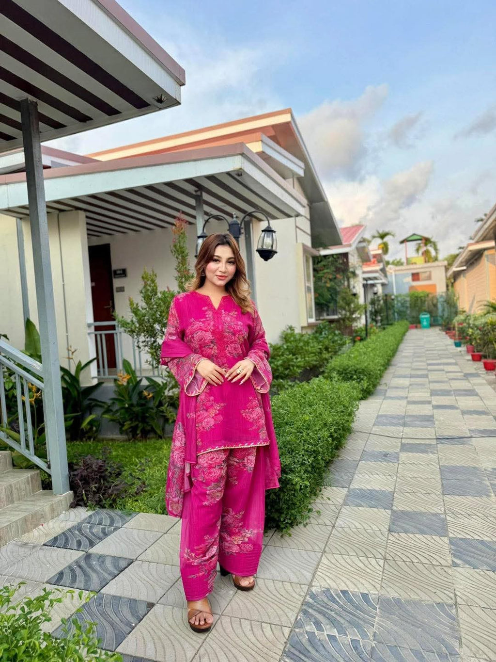 White Gold Georgette Three Piece