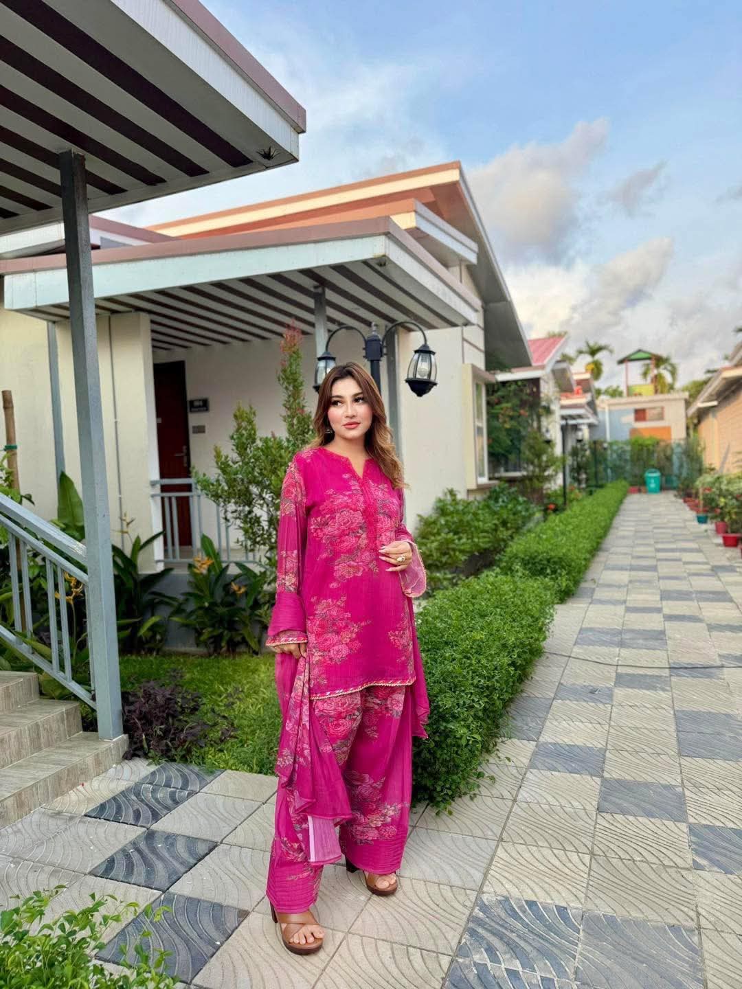 সাদা সোনার জর্জেট থ্রি পিস