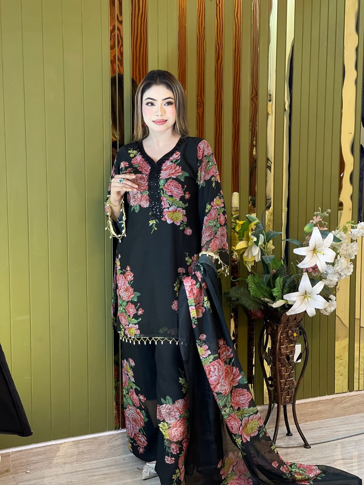 সাদা সোনার জর্জেট থ্রি পিস